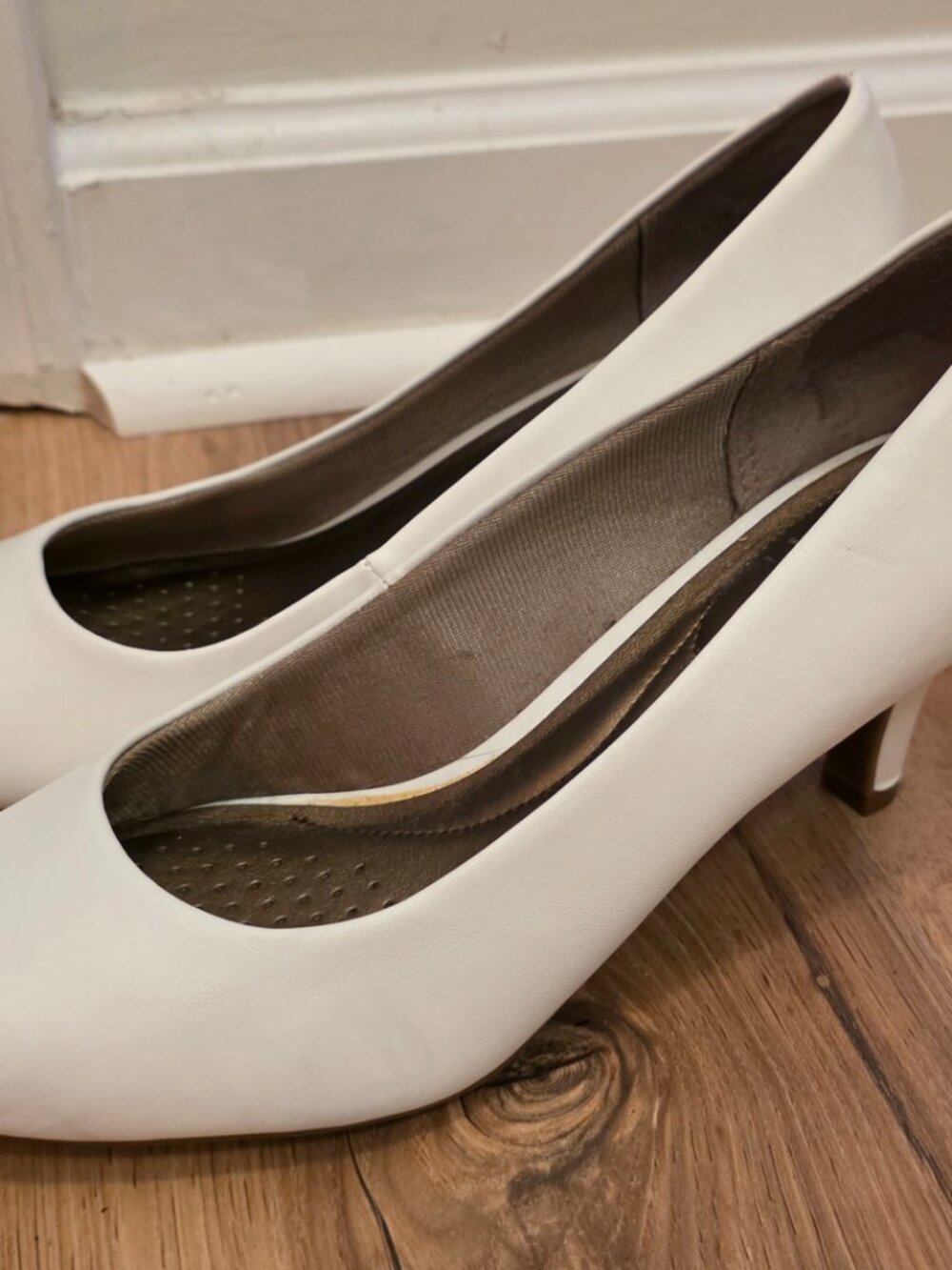 LifeStride Parigi White Pumps Women's 9.5M Comfort Classic Heels